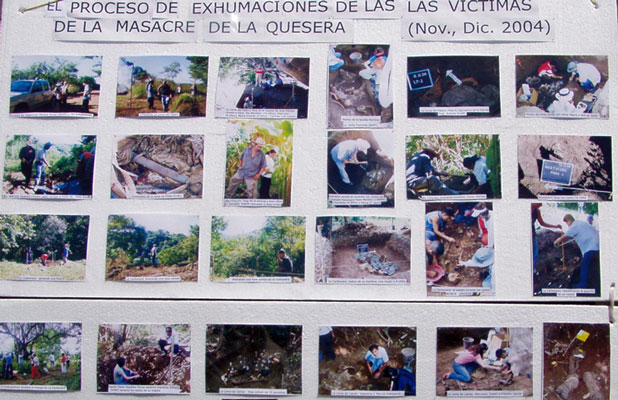 El Salvador: Fotos von der Exhumierung der Opfer des Massakers von La Quesera