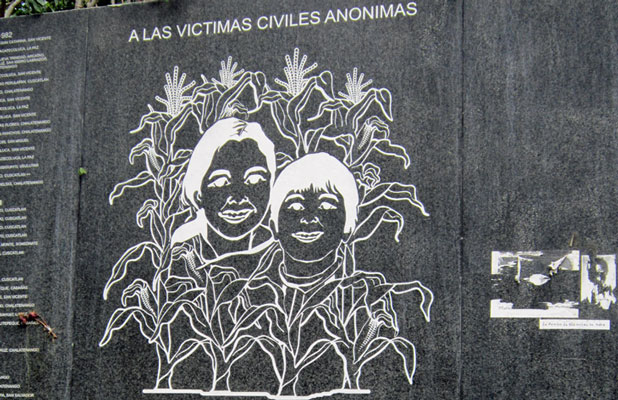 El Salvador: Erinnerung an die unbekannten zivilen Opfer des Bürgerkrieges - Mahnmal im Parque Cuscatlán